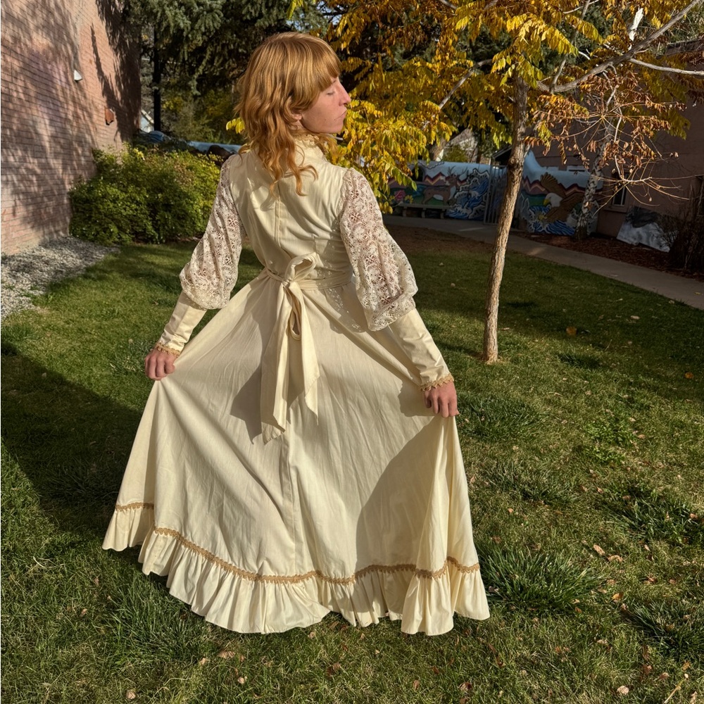 1960s Gunne Sax Ivory Lace Renaissance Prairie Maxi Dress Size 6 - Picture 6 of 13